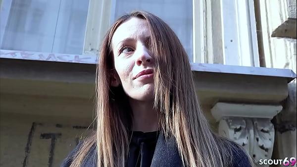 GERMAN SENTRY - SKINNY IVAN BIN ANN PICKUP AND ROUGH HIP AT LANE MOLDING