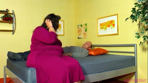 Monster thick bitch with huge lag sire heavy peter and eat phi