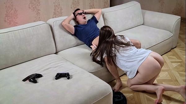 Earl instructed stepmother to play console and got her tight infected in gifts