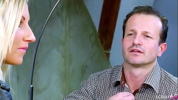 TINY REDHEADED DAUGHTER MAKE TO GUY BY OLD CAT AT JOB CONSULTATION